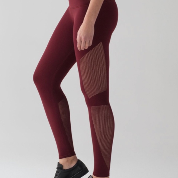 lululemon athletica Pants - FLAWED Lululemon Reveal 7/8 Tight Deep Rouge Size 6